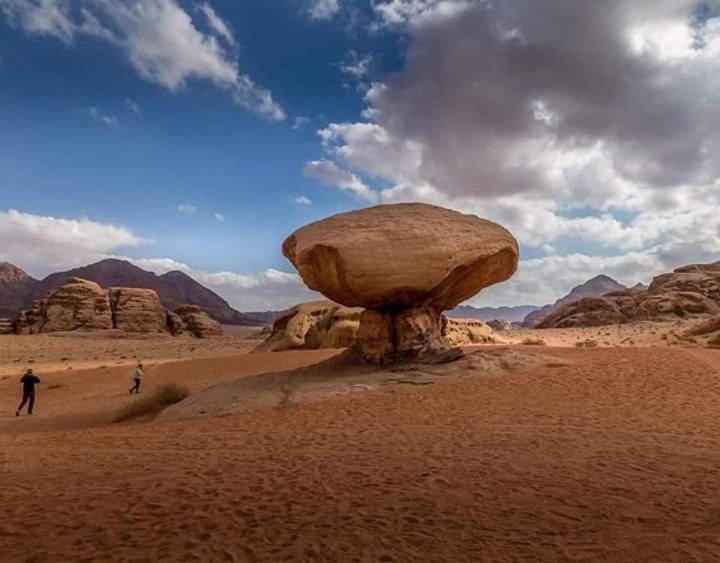 Wadi Rum Desert Heart Camp Bagian luar foto